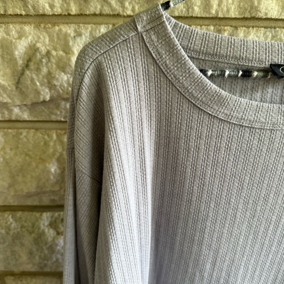 Jessica Simpson Ribbed Gray Top Medium Rouched Sleeve - Picture 3 of 8